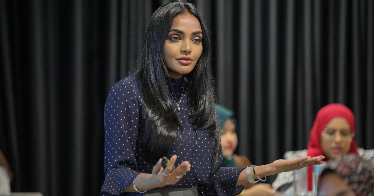 Muiz ge siyaasee muvazzafunnah jaaga dheyn civil servantun vazeefa in kandanee