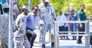 March mahuge 14 vana dhuvahu Raees Yameen Minivan kuranee- Raees Muizzu size kurehvee bandhukotareega indhegen.