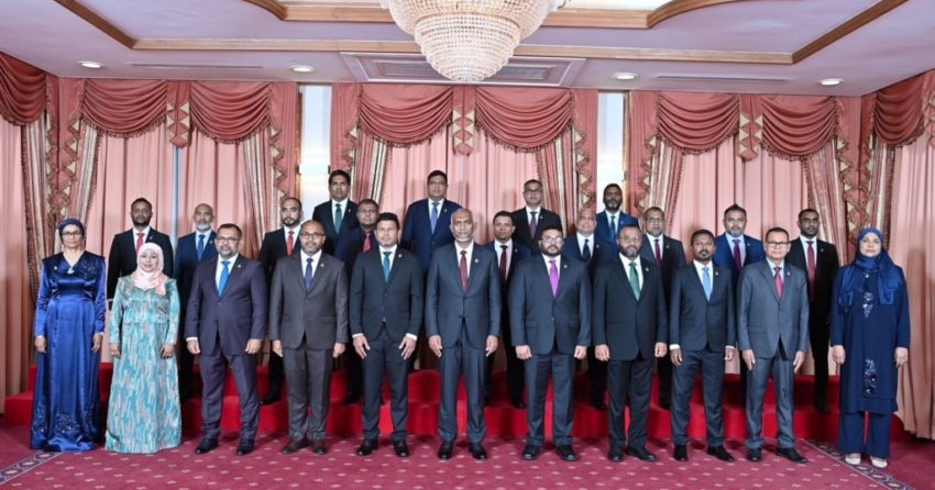 Dhaulathu ge haradhu ge 77 percent akee recurrent haradhu, Adhives siyaasee magaamu thah ithuru vanee