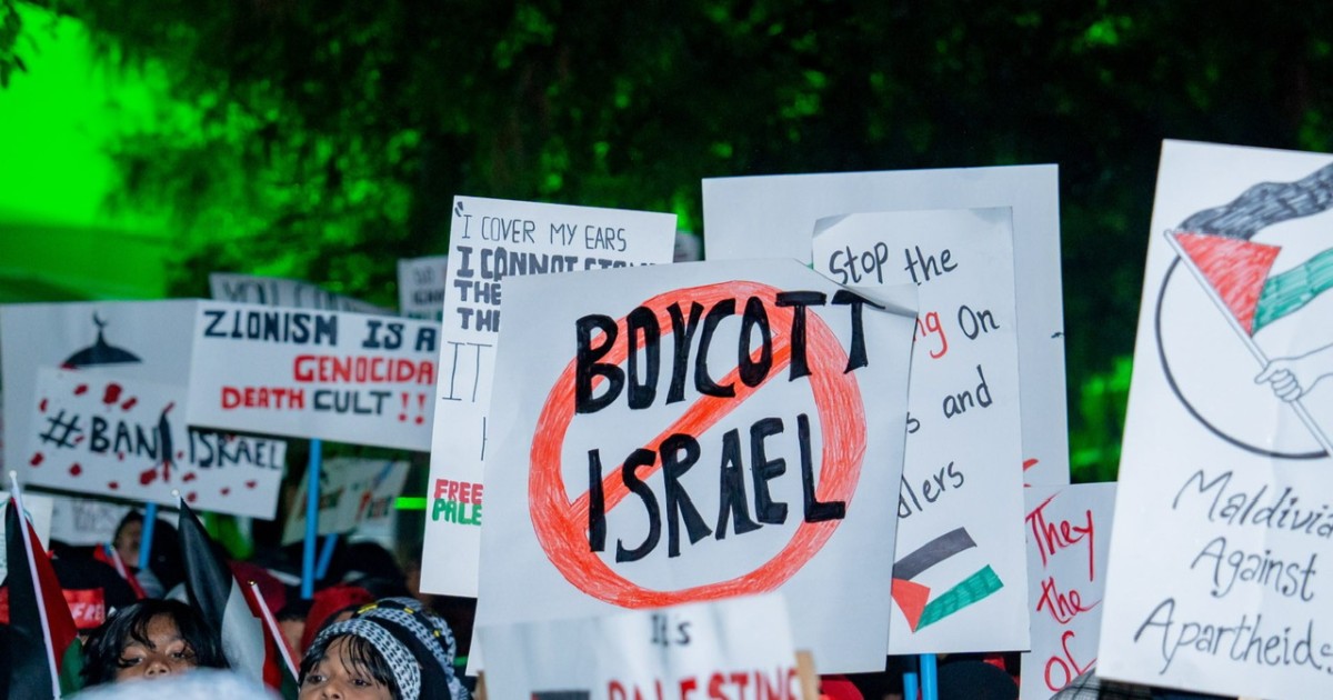 Israel passport manaa kuri kamah iulaan kuri fahunvesq Israel meehun raajje ethere vanee! Iyye aa hamayah ves 17 Israel ge fathuruverin atherevi!
