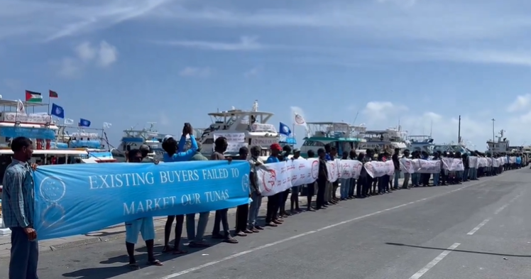 Kannel massverin maa molhuthakeh vaane kamah genai sarukaarun massverinnah vefaivaa vaudhu thah nufuhdhaa China ge boat thakah leynu ge massverikamuge huhdha dheythee ekamaa dhekolhah ihuthijaaju kuranee