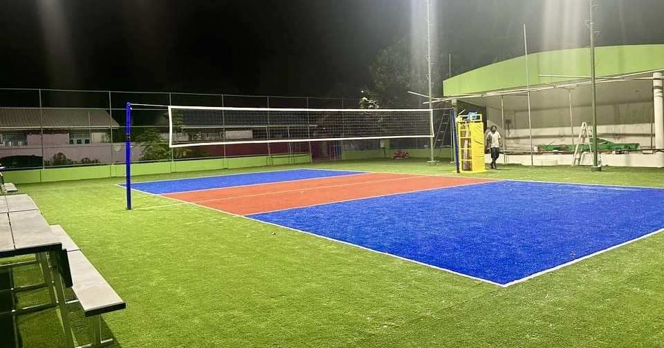 Sh Funadhoo ge zamaanee volley court: kuree sarukaaruge mashrooeh tho? Nuvatha Mihaaru ge sarukaaru ge mashrooeh thoa?