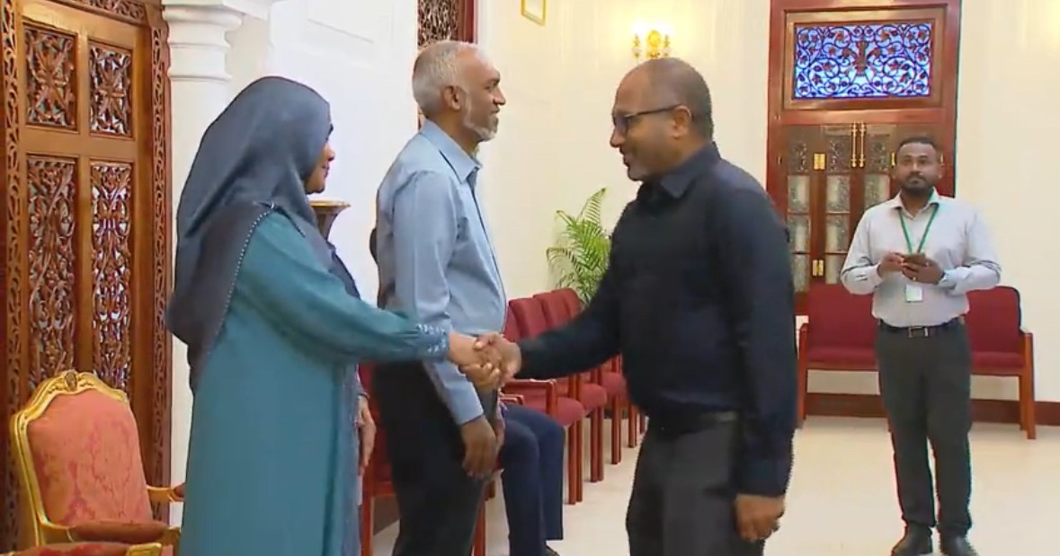 ‏Eid salaam gai baiveri meehun ge adhadhu madhuvumun, fist lady hiypulhaanuve, Bodethi vazeerunan dose eh dheefi!