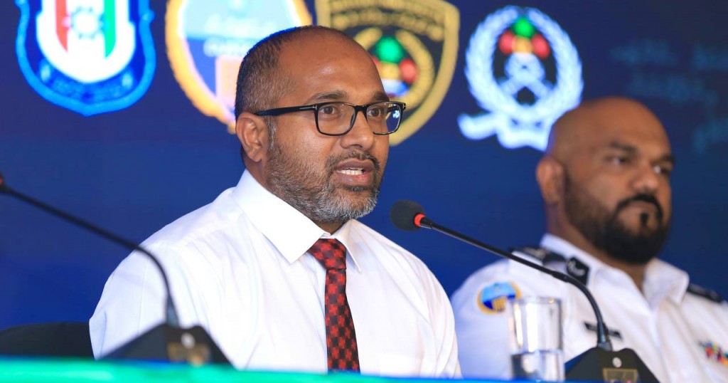 Minister Ihushaan ge aaila balahatan dhaulathuge bodeegaadun baynunkuraa massala hoonuve, curruption ge thuhumath thakeh amaazuvehjje!